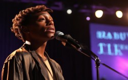 2分钟励志诗朗诵，为何能瞬间点燃人心？