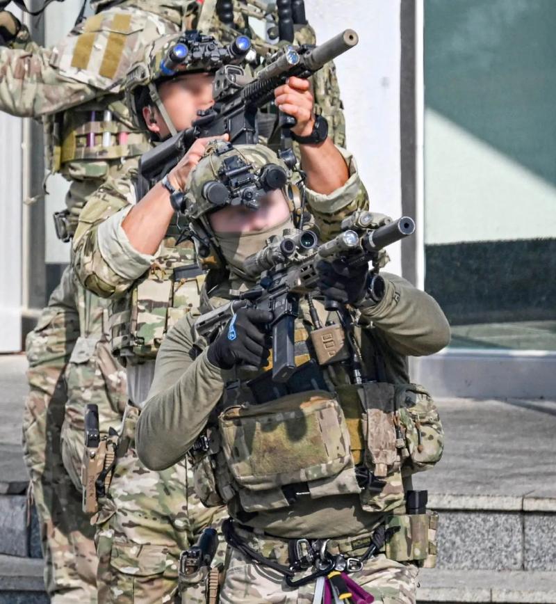 海豹突击队名言背后藏着怎样的生死智慧与团队精神密码？-图3