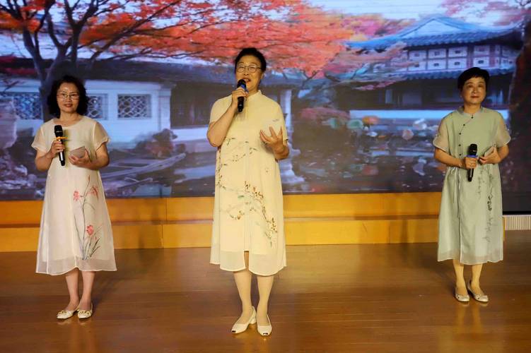 表演朗读诗歌，表演朗读诗歌视频-图1