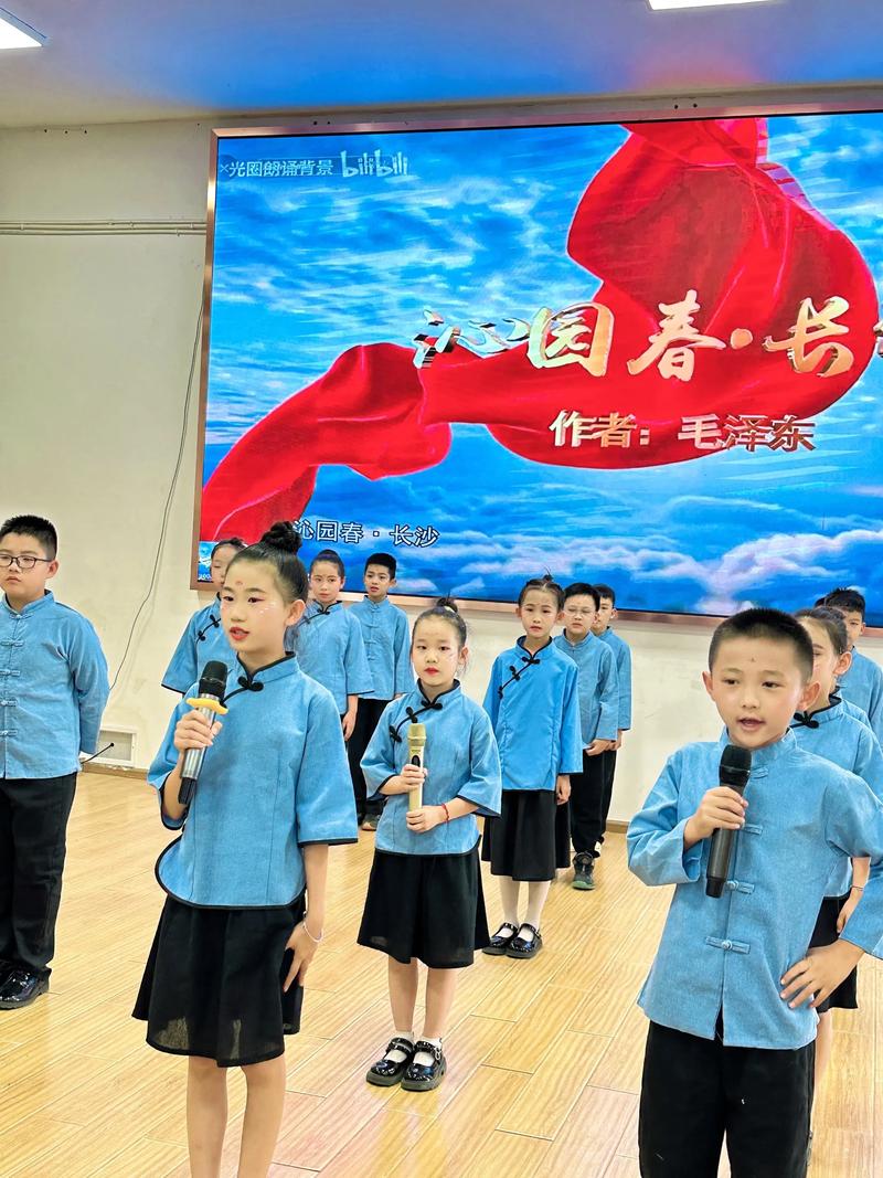 朗诵诗歌女生-图2