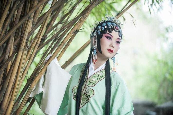 诗歌青衣，何为诗魂？-图1