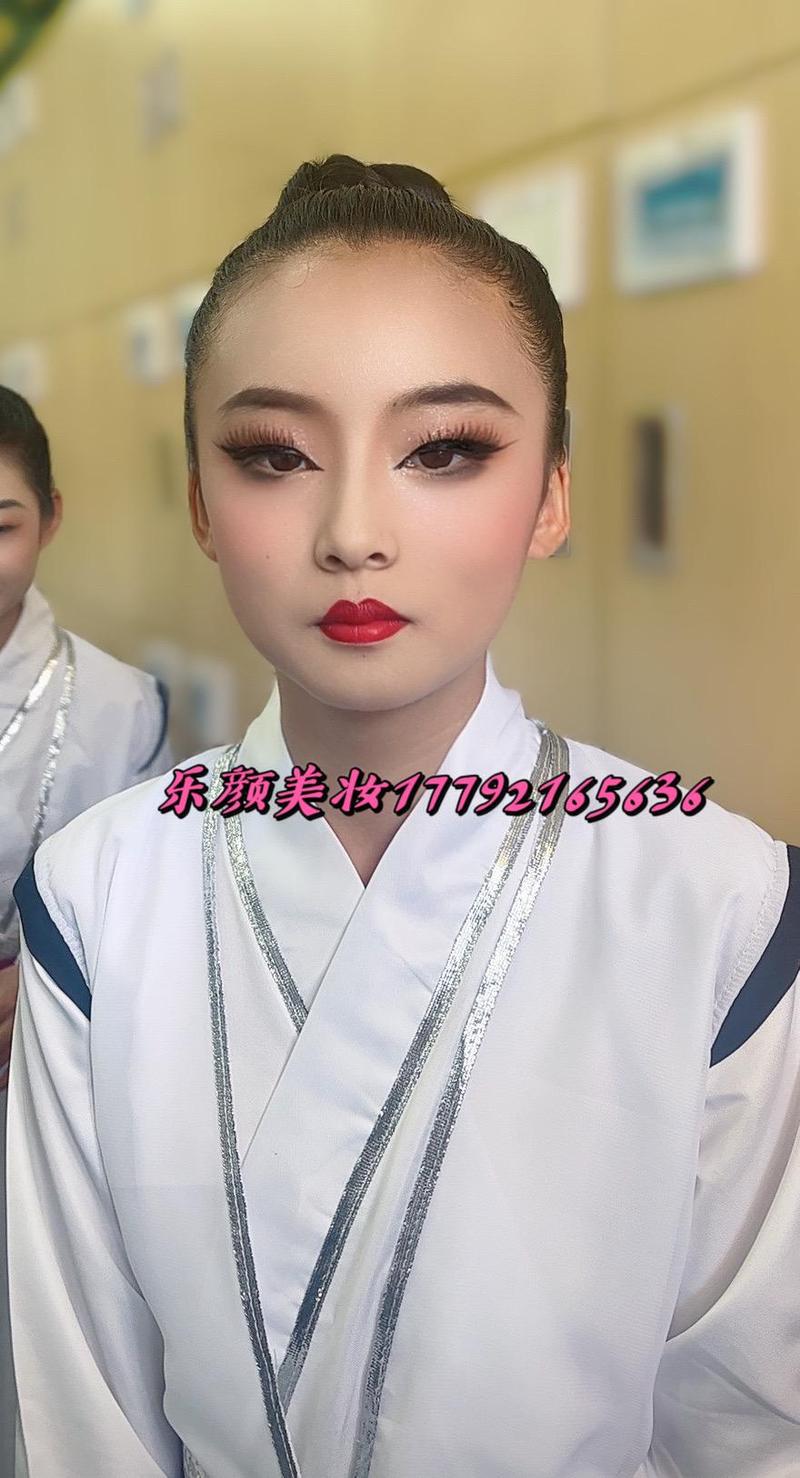 诗歌如何妆点世界？-图2